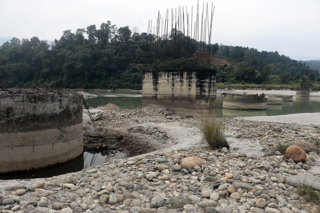 भोजपुर र संखुवासभालाई जोड्ने लम्सुवाघाट पक्की पुल निर्माण १५ वर्षदेखि अलपत्र