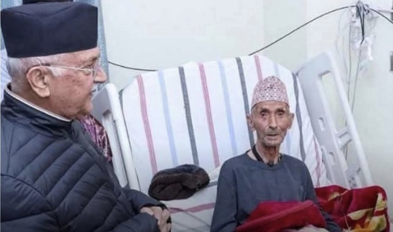 एमालेका अध्यक्ष केपी ओलीलाई पितृ शोक